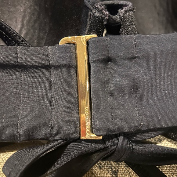 Victoria’s Secret Underwire Push Up Black Bikini Top - Picture 6 of 7